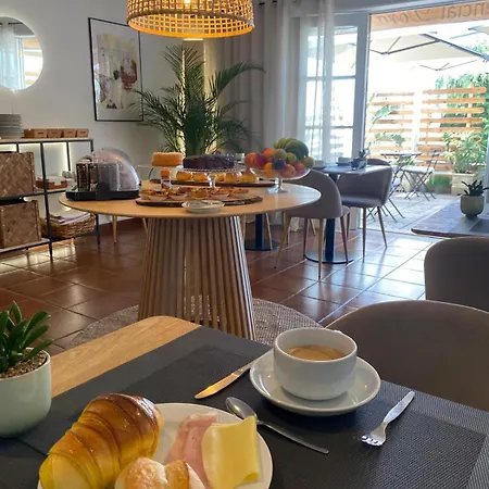 Residencial Dora Hotel 2*