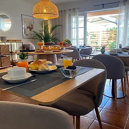 Hotel Residencial Dora 2*