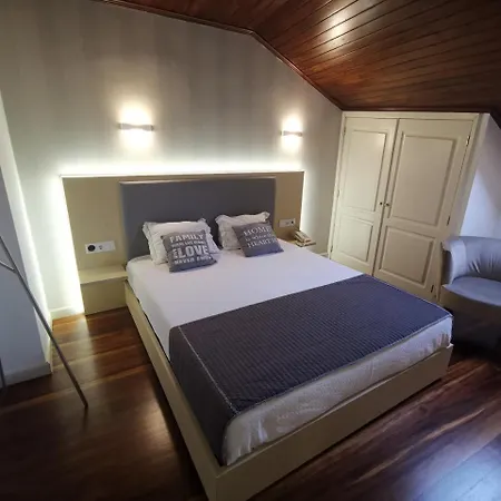 Residencial Dora 2* בראגה